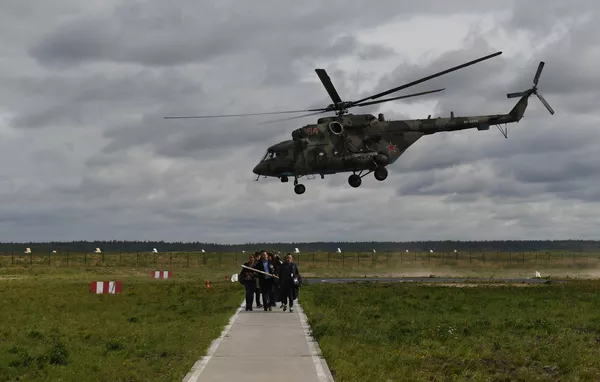 De los 'cazadores' a los 'matasubmarinos': así actúa la élite de la aviación rusa
De los 'cazadores' a los 'matasubmarinos': así actúa la élite de la aviación rusa
- Sputnik Mundo