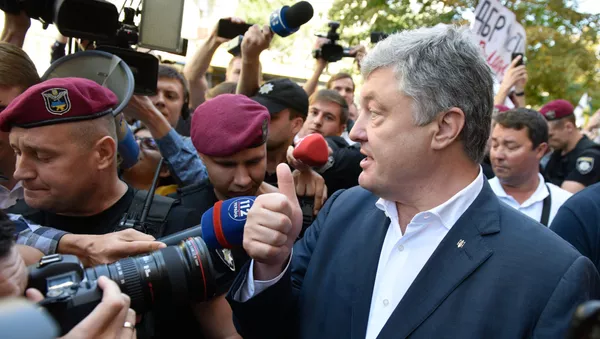 El expresidente ucraniano, Petró Poroshenko llega al interrogatorio el 12 de agosto de 2019 - Sputnik Mundo