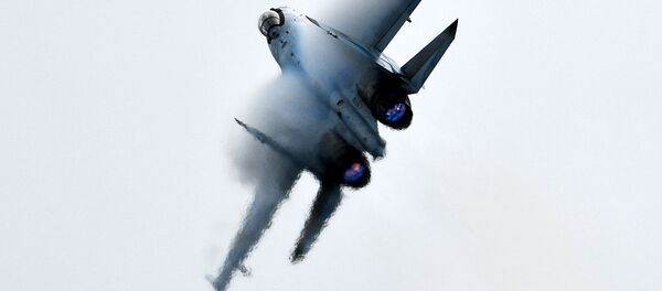 Caza ruso Su-35S durante la competición Aviadarts - Sputnik Mundo