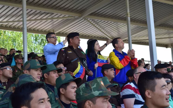 El embajador de Venezuela en Rusia, Carlos Rafael Faría, observando la actuación del equipo venezolano El embajador de Venezuela en Rusia, Carlos Rafael Faría, observando la actuación del equipo venezolano - Sputnik Mundo