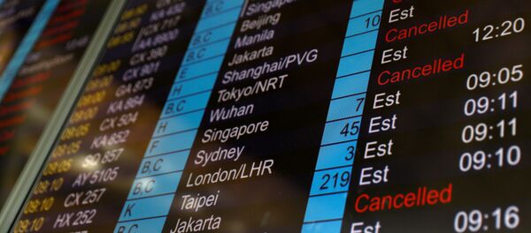 Tabla de salidas del aeropuerto de Hong Kong - Sputnik Mundo