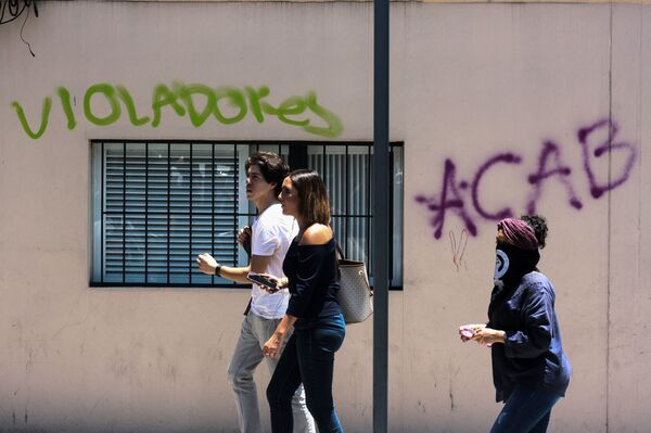 'No me cuidan, me violan': las mujeres estallan contra la Policía de Ciudad de México (vídeos, fotos) - Sputnik Mundo