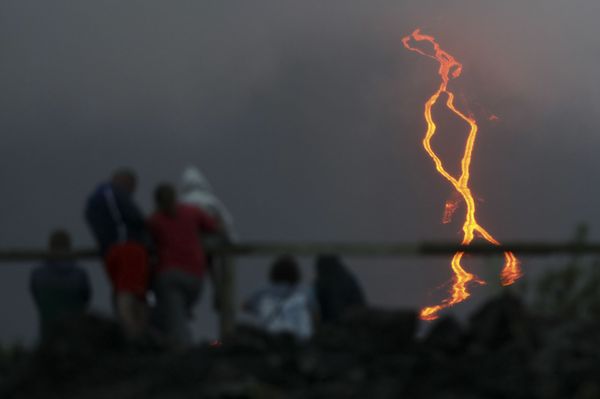 El dragón se despierta: la erupción que sacudió la isla francesa de Reunión
 - Sputnik Mundo