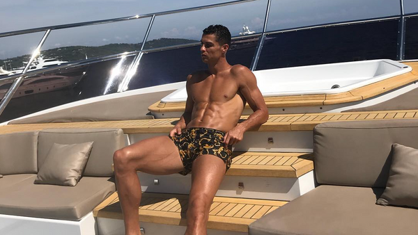 Cristiano Ronaldo en su yate - Sputnik Mundo