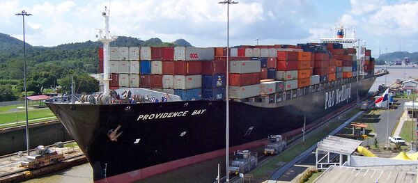 Un buque en el Canal de Panamá - Sputnik Mundo