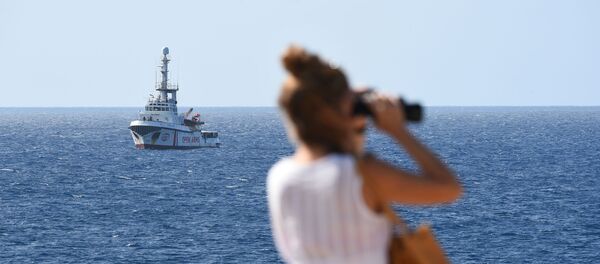 El barco de rescate de Open Arms en las aguas italianas - Sputnik Mundo
