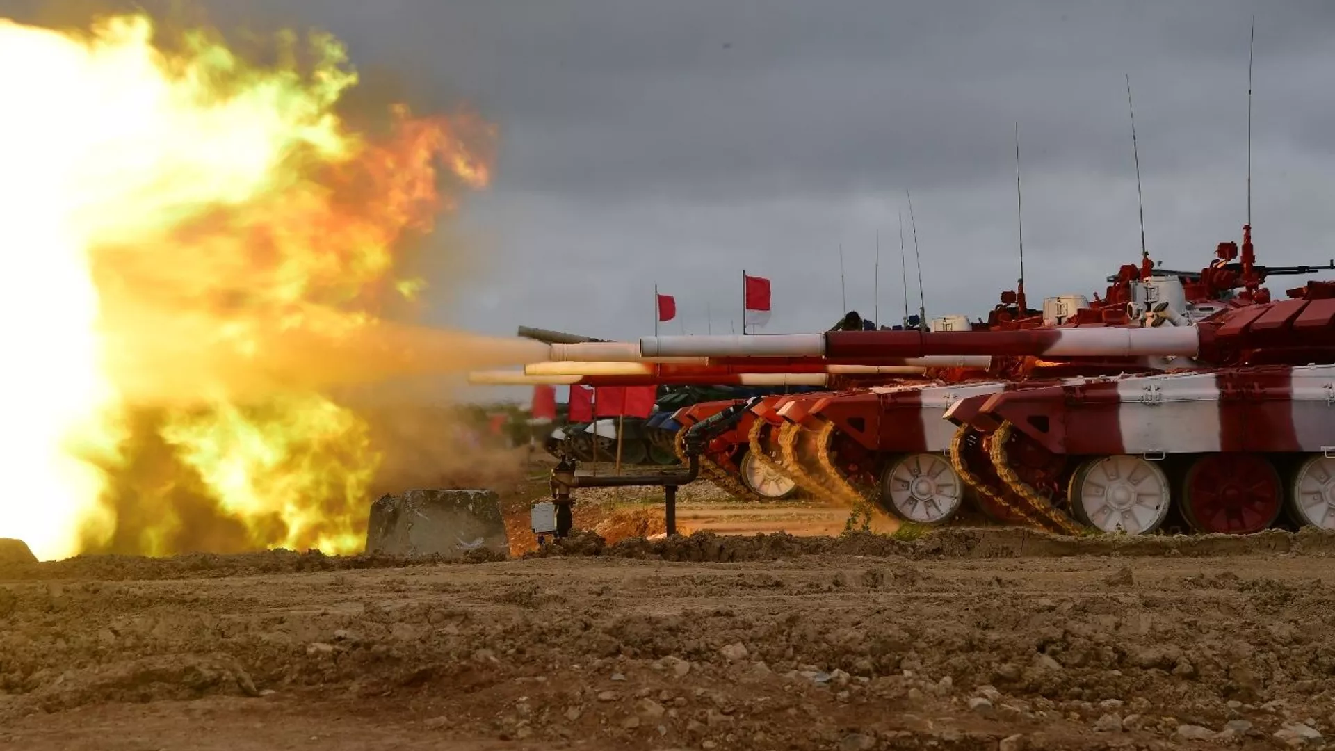 Tanques del equipo ruso durante los entrenamientos para el biatlón de tanques