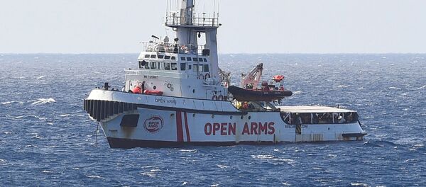 El barco de rescate Open Arms El barco de rescate Open Arms - Sputnik Mundo