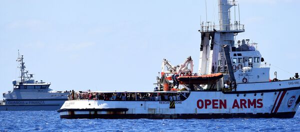 El barco de rescate Open Arms en el Mediterráneo - Sputnik Mundo