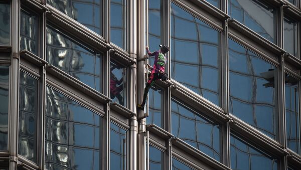 El escalador francés Alain Robert - Sputnik Mundo