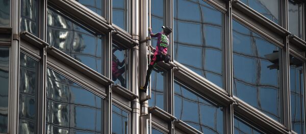 El escalador francés Alain Robert - Sputnik Mundo