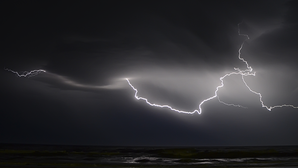 Una tormenta eléctrica (imagen referencial) - Sputnik Mundo