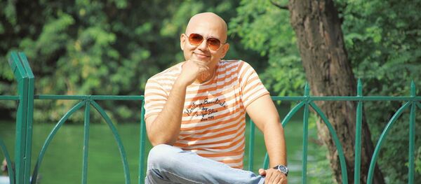 Un hombre calvo - Sputnik Mundo