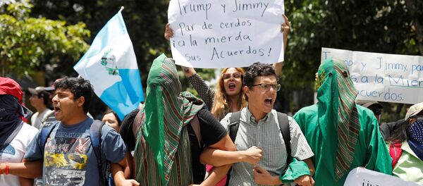 Protestas en Guatemala contra un acuerdo de asilo - Sputnik Mundo