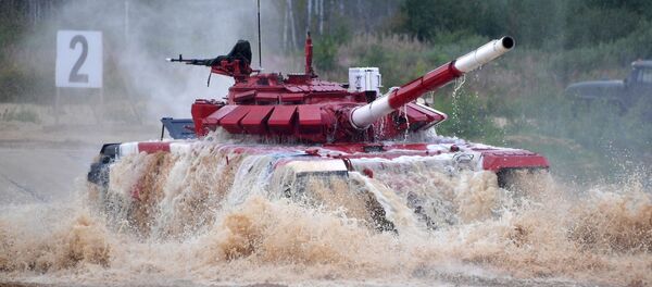 Un tanque ruso durante el Biatlón de Tanques Un tanque ruso durante el Biatlón de Tanques - Sputnik Mundo