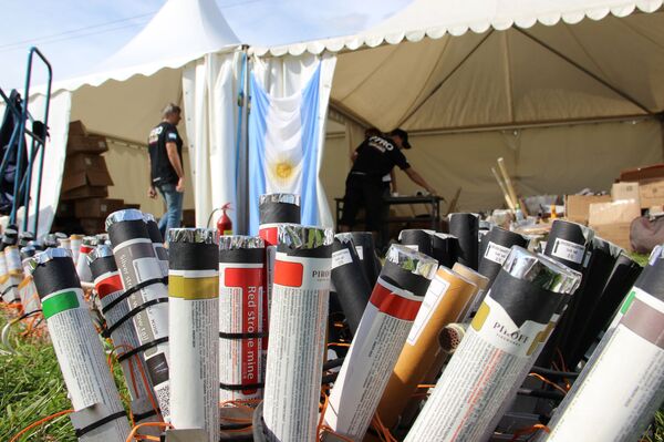 Los argentinos pintan el cielo moscovita con nuevos colores en el festival de pirotecnia - Sputnik Mundo