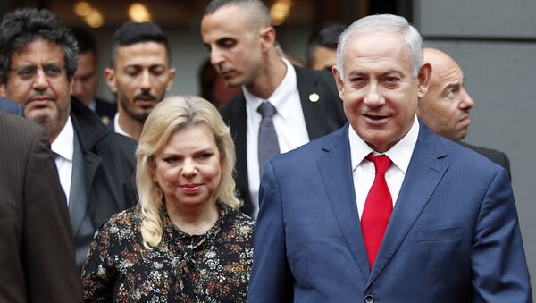 Benjamín Netanyahu,primer ministro de Israel, al lado de su esposa, Sara Benjamín Netanyahu,primer ministro de Israel, al lado de su esposa, Sara - Sputnik Mundo