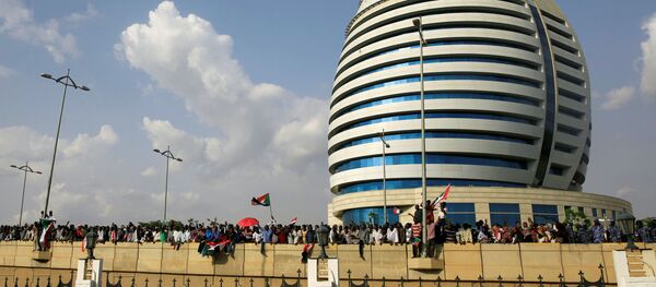Los ciudadanos celebran el acuerdo sobre la transición en Sudán - Sputnik Mundo