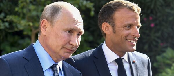 El presidente francés, Emmanuel Macron, y su homólogo ruso, Vladímir Putin (archivo) - Sputnik Mundo