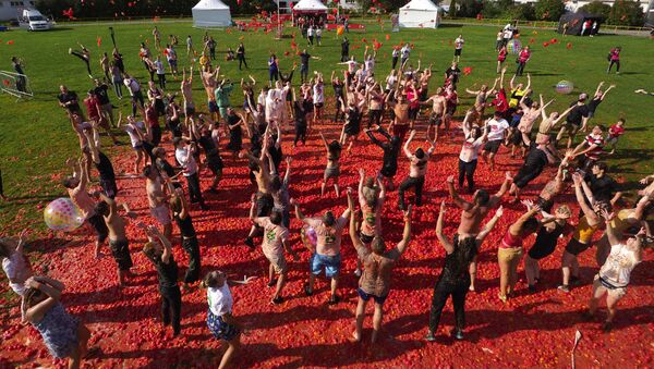 La Tomatina en Rusia - Sputnik Mundo