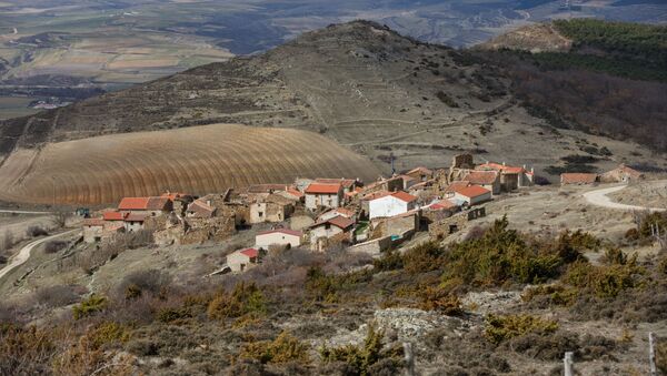 Un pueblo abandonado en España - Sputnik Mundo