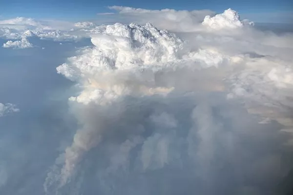 La NASA capta las 'nubes de fuego' generadas por los incendios forestales La NASA capta las 'nubes de fuego' generadas por los incendios forestales - Sputnik Mundo