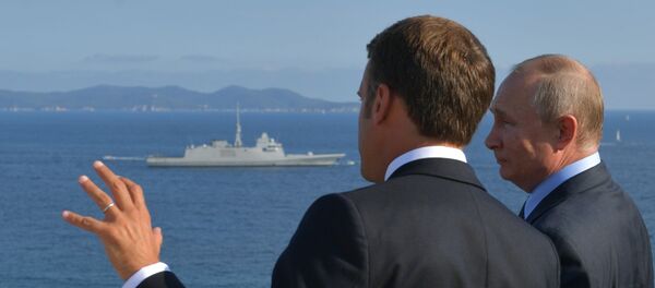 El presidente de Francia, Emmanuel Macron, y el presidente de Rusia, Vladímir Putin - Sputnik Mundo