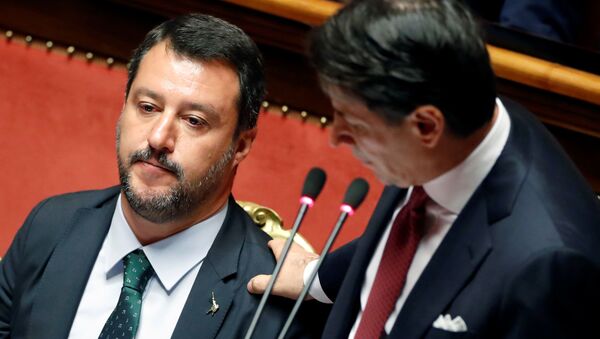 Matteo Salvini (izda.) y Giuseppe Conte (dcha.), políticos italianos Matteo Salvini (izda.) y Giuseppe Conte (dcha.), políticos italianos - Sputnik Mundo