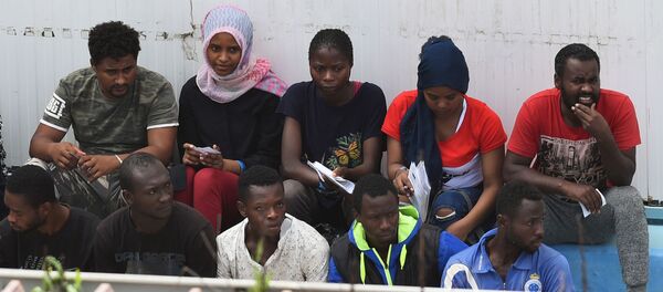 Migrantes del barco Open Arms Migrantes del barco Open Arms - Sputnik Mundo