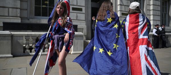 Las banderas del Reino Unido y la Unión Europea - Sputnik Mundo