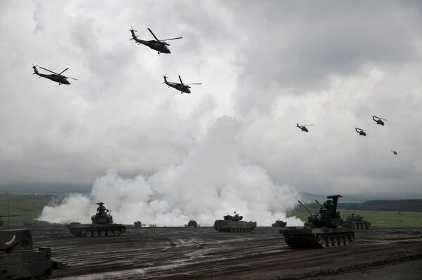 Las maniobras de las Fuerzas de Autodefensa de Japón al pie del monte Fuji, en imágenes - Sputnik Mundo