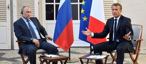 El encuentro entre los presidentes de Rusia y Francia, Vladímir Putin y Emmanuel Macron - Sputnik Mundo