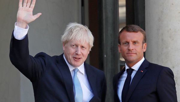 El jefe del Gobierno británico, Boris Johnson y el presidente de Francia, Emmanuel Macron El jefe del Gobierno británico, Boris Johnson y el presidente de Francia, Emmanuel Macron - Sputnik Mundo