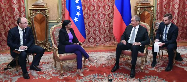 La vicepresidenta ejecutiva venezolana, Delcy Rodríguez, y el canciller ruso, Serguéi Lavrov - Sputnik Mundo