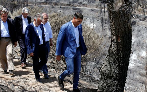 La visita de Pedro Sánchez a la isla de Gran Canaria tras en incendio La visita de Pedro Sánchez a la isla de Gran Canaria tras en incendio - Sputnik Mundo