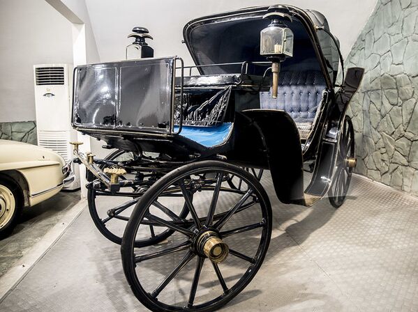 Карета последнего иранского шаха Мохаммеда Резы Пехлеви в Музее королевских автомобилей на территории бывшей резиденции шаха во дворце Saadabad в Иране - Sputnik Mundo