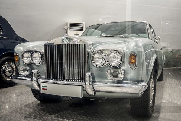 Автомобиль Rolls Royce Corniche Saloon последнего иранского шаха Мохаммеда Резы Пехлеви в Музее королевских автомобилей на территории бывшей резиденции шаха во дворце Saadabad в Иране - Sputnik Mundo
