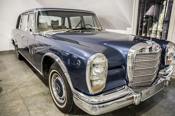 Автомобиль Mercedes Benz 600 последнего иранского шаха Мохаммеда Резы Пехлеви в Музее королевских автомобилей на территории бывшей резиденции шаха во дворце Saadabad в Иране - Sputnik Mundo