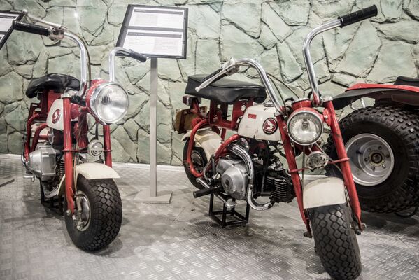 Honda Z50M последнего иранского шаха Мохаммеда Резы Пехлеви в Музее королевских автомобилей на территории бывшей резиденции шаха во дворце Saadabad в Иране - Sputnik Mundo
