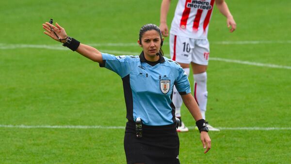 Claudia Umpiérrez, árbitra uruguaya Claudia Umpiérrez, árbitra uruguaya - Sputnik Mundo