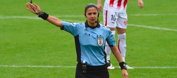 Claudia Umpiérrez, árbitra uruguaya - Sputnik Mundo