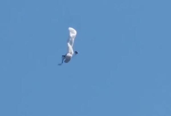 Fallo letal: un paracaidista se precipita al vacío al no abrirse su paracaídas - Sputnik Mundo