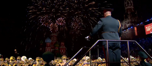 La Plaza Roja se pone de gala para el festival de música militar Torre Spásskaya - Sputnik Mundo