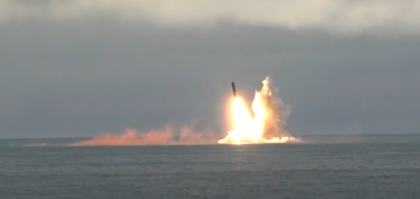 Así Rusia lanza misiles balísticos intercontinentales desde submarinos nucleares (vídeo) - Sputnik Mundo