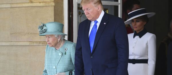 La reina británica Isabel II y el presidente de EEUU, Donald Trump - Sputnik Mundo