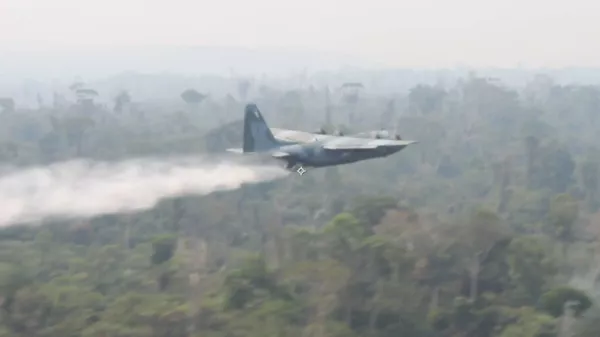 Aviones de Bolivia y Brasil se unen para luchar contra los incendios forestales en la Amazonía (vídeos) Aviones de Bolivia y Brasil se unen para luchar contra los incendios forestales en la Amazonía (vídeos)