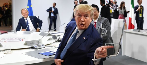 El presidente de EEUU, Donald Trump, en una reunión durante la cumbre del G7 en Francia - Sputnik Mundo