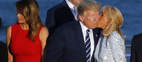 Besos, bromas y protestas: así transcurre la cumbre del G7 en Francia

 - Sputnik Mundo