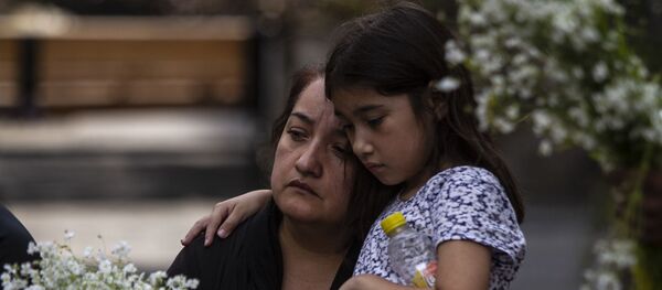Asistentes al evento que inició las actividades para conmemorar 'la masacre de los 72 migrantes' en San Fernando Tamaulipas en el 'Lugar de las palabras en común' en el Centro Histórico de la ciudad de México - Sputnik Mundo