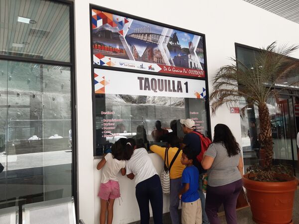 Terminal de autobuses se convierte en solución para habitantes del norte venezolano - Sputnik Mundo